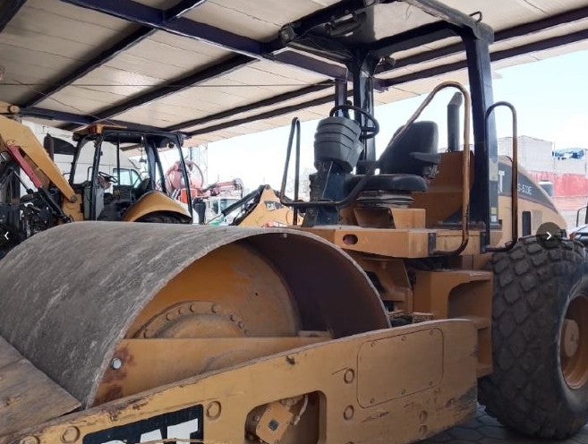 VIBROCOMPACTADOR CAT CS-533E